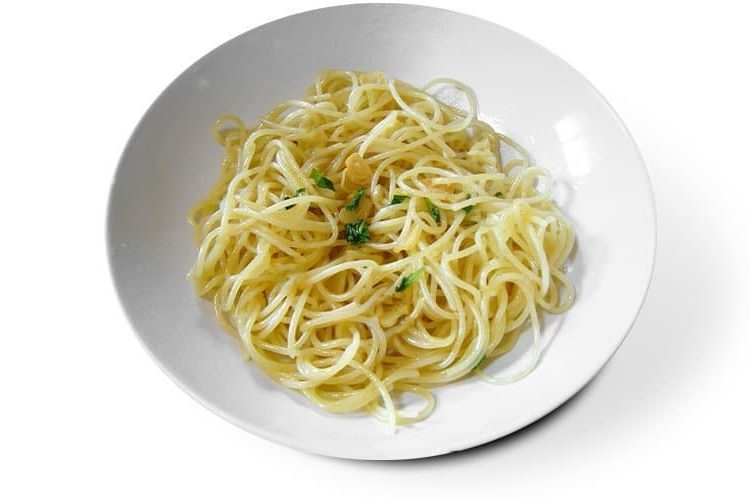spaghetti garlic and oil simple and yet complex; an under ten minute recipe
