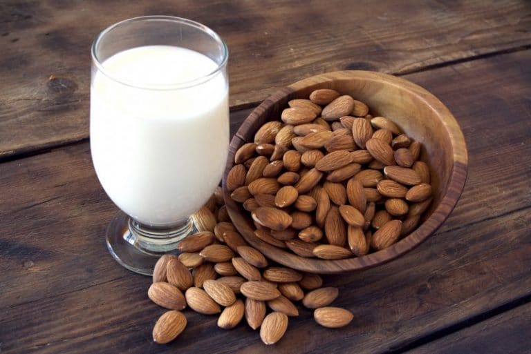 almond milk, a healthy drink