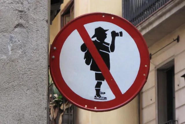fake sign against iconic tourist