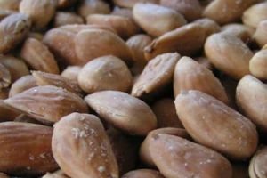mandorle salate, salted almonds to snack away