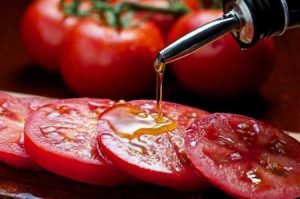 basics: tomato and oil