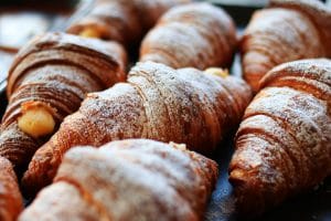when and what to eat: breakfast with cornetti