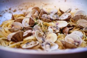pasta with clams, pasta con le vongole