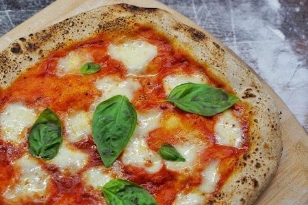Pizza Margherita, royal pizza